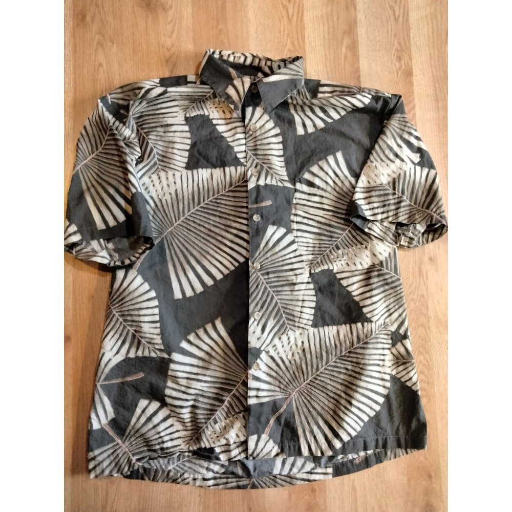 Cookie Street Honolulu Men's Grey‎ With Floral Hawaiian Shirt Size Medium